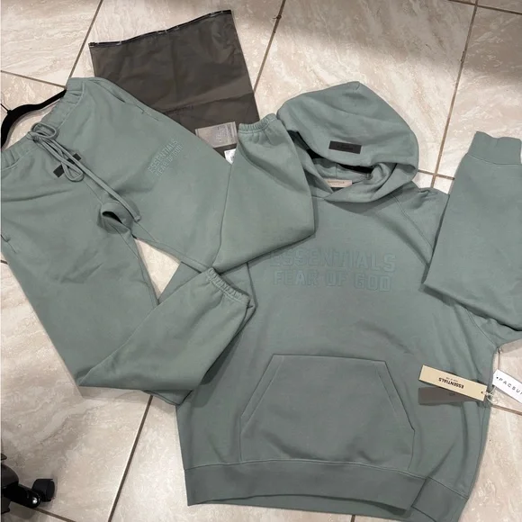 Essentials Fear of God Gray Hoodie and Sweatpants Set - Picture 2 of 5